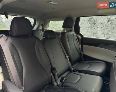 Коричневый Киа Карнивал, объемом двигателя 3.47 л и пробегом 39 тыс. км за 26500 $, фото 18 на Automoto.ua