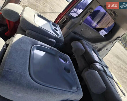 Красный Киа Карнивал, объемом двигателя 2.9 л и пробегом 250 тыс. км за 6000 $, фото 23 на Automoto.ua