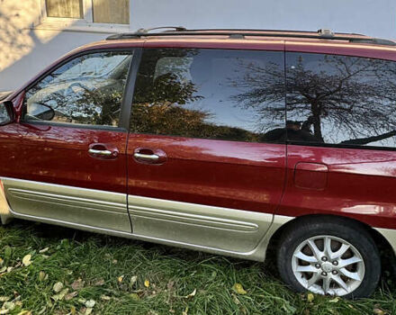 Красный Киа Карнивал, объемом двигателя 2.9 л и пробегом 250 тыс. км за 6000 $, фото 1 на Automoto.ua