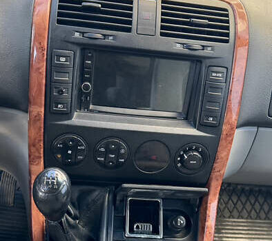 Красный Киа Карнивал, объемом двигателя 2.9 л и пробегом 250 тыс. км за 6000 $, фото 7 на Automoto.ua