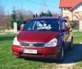Красный Киа Карнивал, объемом двигателя 2.2 л и пробегом 294 тыс. км за 6870 $, фото 1 на Automoto.ua