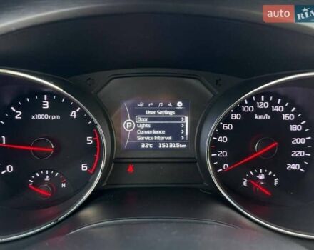 Красный Киа Карнивал, объемом двигателя 2.2 л и пробегом 151 тыс. км за 21500 $, фото 10 на Automoto.ua