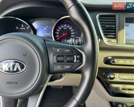 Красный Киа Карнивал, объемом двигателя 2.2 л и пробегом 151 тыс. км за 21500 $, фото 11 на Automoto.ua