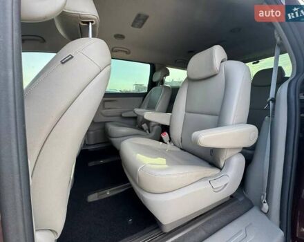 Красный Киа Карнивал, объемом двигателя 2.2 л и пробегом 151 тыс. км за 21500 $, фото 21 на Automoto.ua