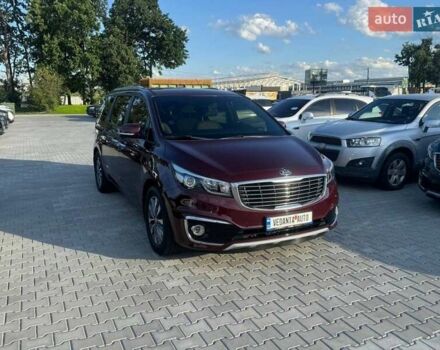 Красный Киа Карнивал, объемом двигателя 2.2 л и пробегом 151 тыс. км за 21500 $, фото 2 на Automoto.ua