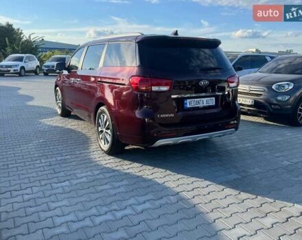 Красный Киа Карнивал, объемом двигателя 2.2 л и пробегом 151 тыс. км за 21500 $, фото 4 на Automoto.ua