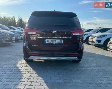 Красный Киа Карнивал, объемом двигателя 2.2 л и пробегом 151 тыс. км за 21500 $, фото 5 на Automoto.ua