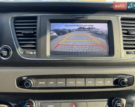 Красный Киа Карнивал, объемом двигателя 2.2 л и пробегом 151 тыс. км за 21500 $, фото 14 на Automoto.ua