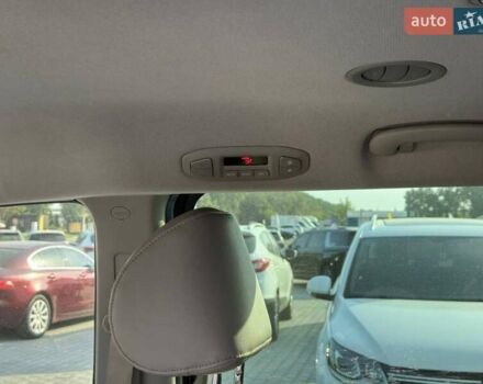 Красный Киа Карнивал, объемом двигателя 2.2 л и пробегом 151 тыс. км за 21500 $, фото 23 на Automoto.ua