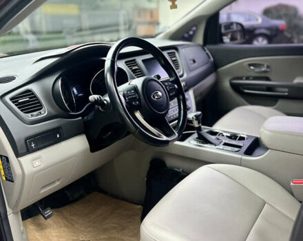 Красный Киа Карнивал, объемом двигателя 2.2 л и пробегом 118 тыс. км за 22500 $, фото 12 на Automoto.ua