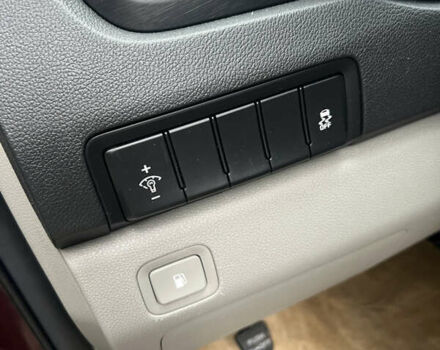 Красный Киа Карнивал, объемом двигателя 2.2 л и пробегом 118 тыс. км за 22500 $, фото 14 на Automoto.ua