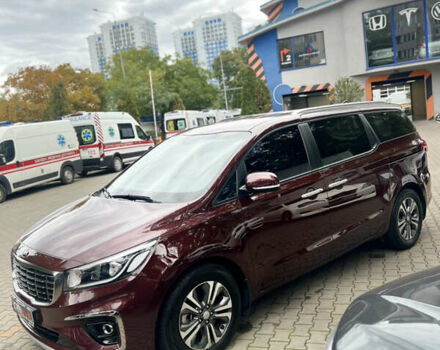 Красный Киа Карнивал, объемом двигателя 2.2 л и пробегом 118 тыс. км за 22500 $, фото 1 на Automoto.ua