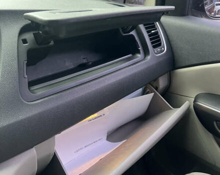 Красный Киа Карнивал, объемом двигателя 2.2 л и пробегом 118 тыс. км за 22500 $, фото 22 на Automoto.ua