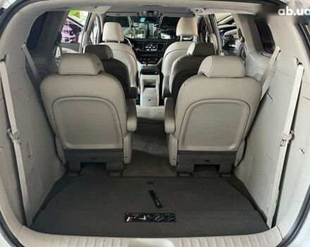 Киа Карнивал, объемом двигателя 2.2 л и пробегом 177 тыс. км за 19500 $, фото 9 на Automoto.ua