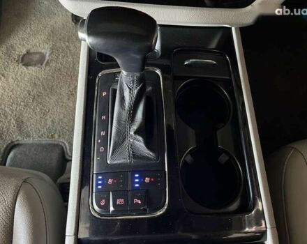 Киа Карнивал, объемом двигателя 2.2 л и пробегом 177 тыс. км за 19500 $, фото 15 на Automoto.ua