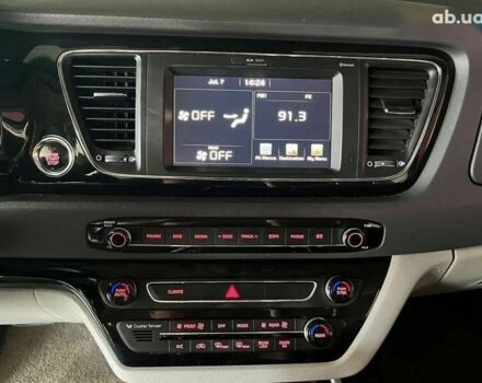 Киа Карнивал, объемом двигателя 2.2 л и пробегом 177 тыс. км за 19500 $, фото 13 на Automoto.ua