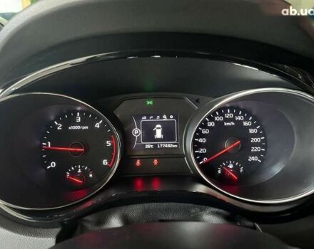 Киа Карнивал, объемом двигателя 2.2 л и пробегом 177 тыс. км за 19500 $, фото 12 на Automoto.ua