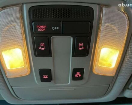 Киа Карнивал, объемом двигателя 2.2 л и пробегом 177 тыс. км за 19500 $, фото 16 на Automoto.ua