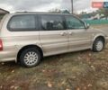 Желтый Киа Карнивал, объемом двигателя 2.9 л и пробегом 350 тыс. км за 4200 $, фото 2 на Automoto.ua