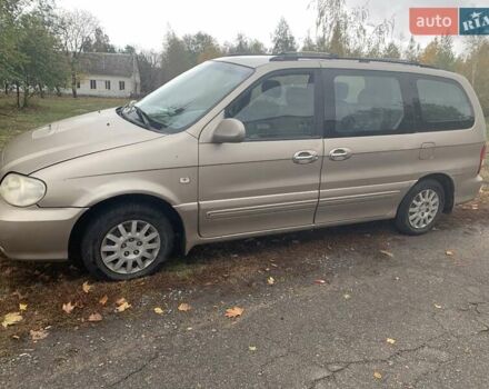 Желтый Киа Карнивал, объемом двигателя 2.9 л и пробегом 350 тыс. км за 4200 $, фото 1 на Automoto.ua