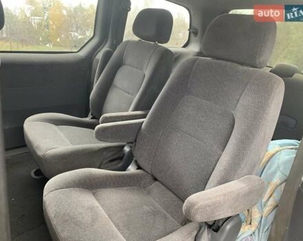 Желтый Киа Карнивал, объемом двигателя 2.9 л и пробегом 350 тыс. км за 4200 $, фото 5 на Automoto.ua