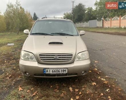 Желтый Киа Карнивал, объемом двигателя 2.9 л и пробегом 350 тыс. км за 4200 $, фото 1 на Automoto.ua