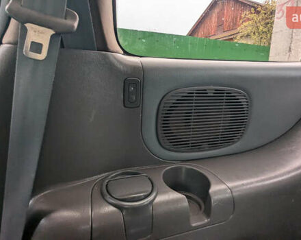 Серый Киа Карнивал, объемом двигателя 2.9 л и пробегом 350 тыс. км за 2150 $, фото 17 на Automoto.ua