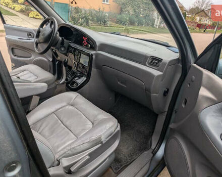 Серый Киа Карнивал, объемом двигателя 2.9 л и пробегом 350 тыс. км за 2150 $, фото 28 на Automoto.ua