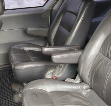 Серый Киа Карнивал, объемом двигателя 2.9 л и пробегом 270 тыс. км за 3450 $, фото 4 на Automoto.ua