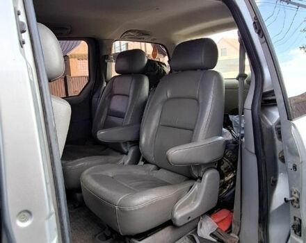 Серый Киа Карнивал, объемом двигателя 2.9 л и пробегом 340 тыс. км за 2129 $, фото 5 на Automoto.ua