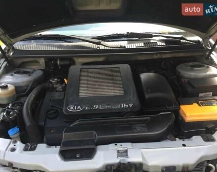 Серый Киа Карнивал, объемом двигателя 2.9 л и пробегом 390 тыс. км за 4800 $, фото 1 на Automoto.ua