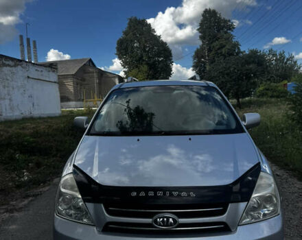 Серый Киа Карнивал, объемом двигателя 2.9 л и пробегом 245 тыс. км за 8200 $, фото 1 на Automoto.ua