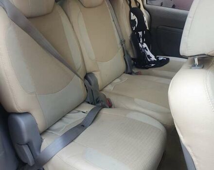 Серый Киа Карнивал, объемом двигателя 2.9 л и пробегом 330 тыс. км за 6200 $, фото 4 на Automoto.ua