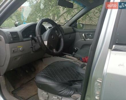 Сірий Кіа Карнівал, об'ємом двигуна 2.5 л та пробігом 300 тис. км за 4500 $, фото 2 на Automoto.ua