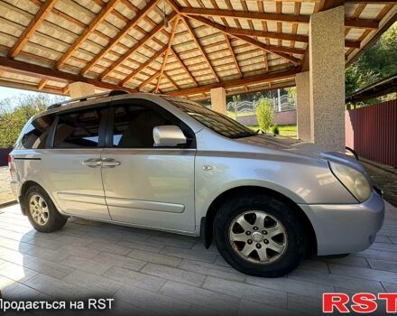 Серый Киа Карнивал, объемом двигателя 2.9 л и пробегом 180 тыс. км за 6500 $, фото 1 на Automoto.ua