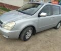 Серый Киа Карнивал, объемом двигателя 2.9 л и пробегом 313 тыс. км за 4800 $, фото 1 на Automoto.ua