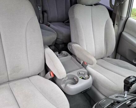 Серый Киа Карнивал, объемом двигателя 2.9 л и пробегом 336 тыс. км за 6300 $, фото 14 на Automoto.ua