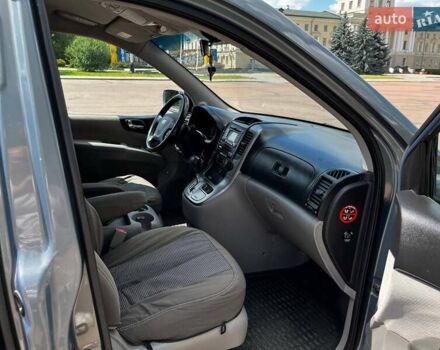 Серый Киа Карнивал, объемом двигателя 2.9 л и пробегом 292 тыс. км за 6500 $, фото 9 на Automoto.ua