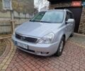Серый Киа Карнивал, объемом двигателя 2.2 л и пробегом 250 тыс. км за 9000 $, фото 1 на Automoto.ua