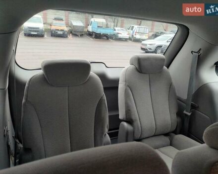 Серый Киа Карнивал, объемом двигателя 2.2 л и пробегом 174 тыс. км за 9999 $, фото 13 на Automoto.ua