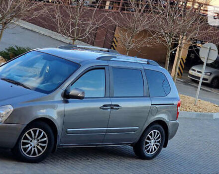 Серый Киа Карнивал, объемом двигателя 2.2 л и пробегом 273 тыс. км за 10800 $, фото 4 на Automoto.ua