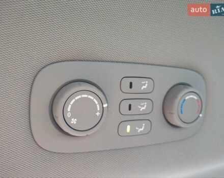 Серый Киа Карнивал, объемом двигателя 2.2 л и пробегом 174 тыс. км за 9999 $, фото 23 на Automoto.ua