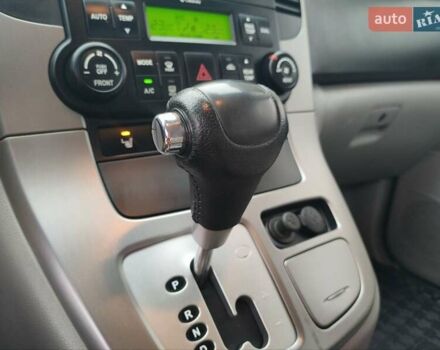 Серый Киа Карнивал, объемом двигателя 2.2 л и пробегом 174 тыс. км за 9999 $, фото 20 на Automoto.ua