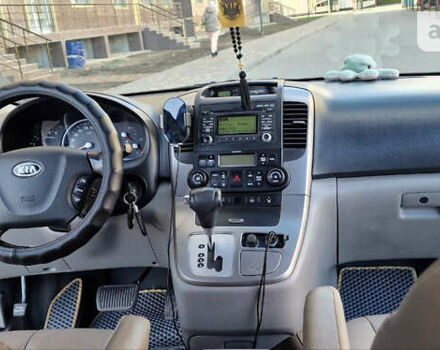 Серый Киа Карнивал, объемом двигателя 2.2 л и пробегом 273 тыс. км за 10800 $, фото 16 на Automoto.ua