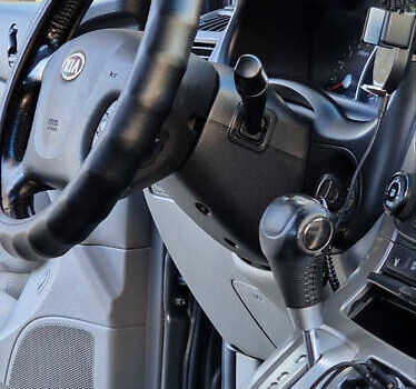 Серый Киа Карнивал, объемом двигателя 2.2 л и пробегом 273 тыс. км за 10800 $, фото 8 на Automoto.ua