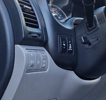 Серый Киа Карнивал, объемом двигателя 2.2 л и пробегом 273 тыс. км за 10800 $, фото 12 на Automoto.ua