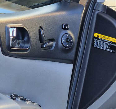 Серый Киа Карнивал, объемом двигателя 2.2 л и пробегом 273 тыс. км за 10800 $, фото 2 на Automoto.ua