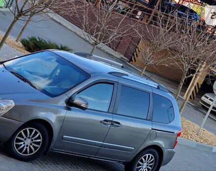 Серый Киа Карнивал, объемом двигателя 2.2 л и пробегом 273 тыс. км за 10800 $, фото 6 на Automoto.ua