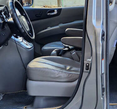 Серый Киа Карнивал, объемом двигателя 2.2 л и пробегом 273 тыс. км за 10800 $, фото 5 на Automoto.ua