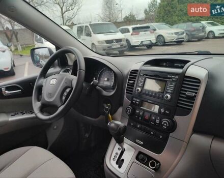 Серый Киа Карнивал, объемом двигателя 2.2 л и пробегом 174 тыс. км за 9999 $, фото 7 на Automoto.ua